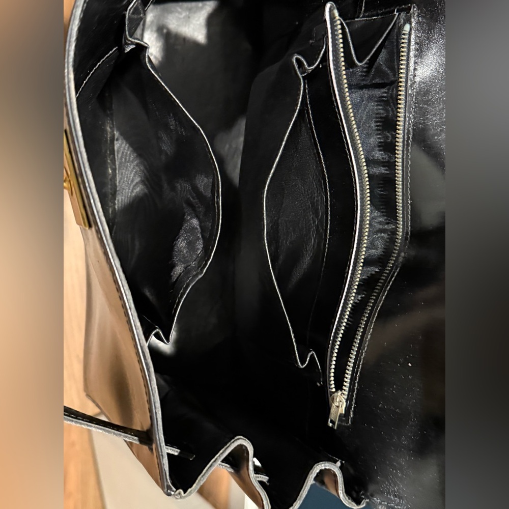 Elegant Vintage Black Leather Handbag - Picture 6 of 10